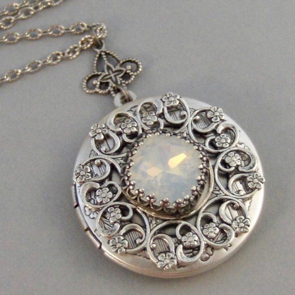 Locket,Moonstone Opal,Silver Locket,Necklace Penda